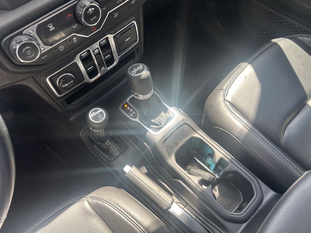 Used 2018 Jeep Wrangler Unlimited Sahara AWD/4WD image 29