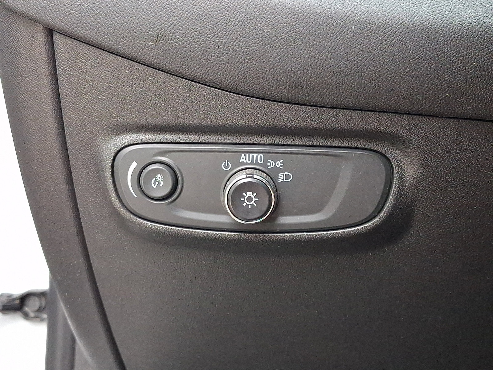 Used 2021 Chevrolet Equinox LS w/ LS Convenience Package FWD image 24