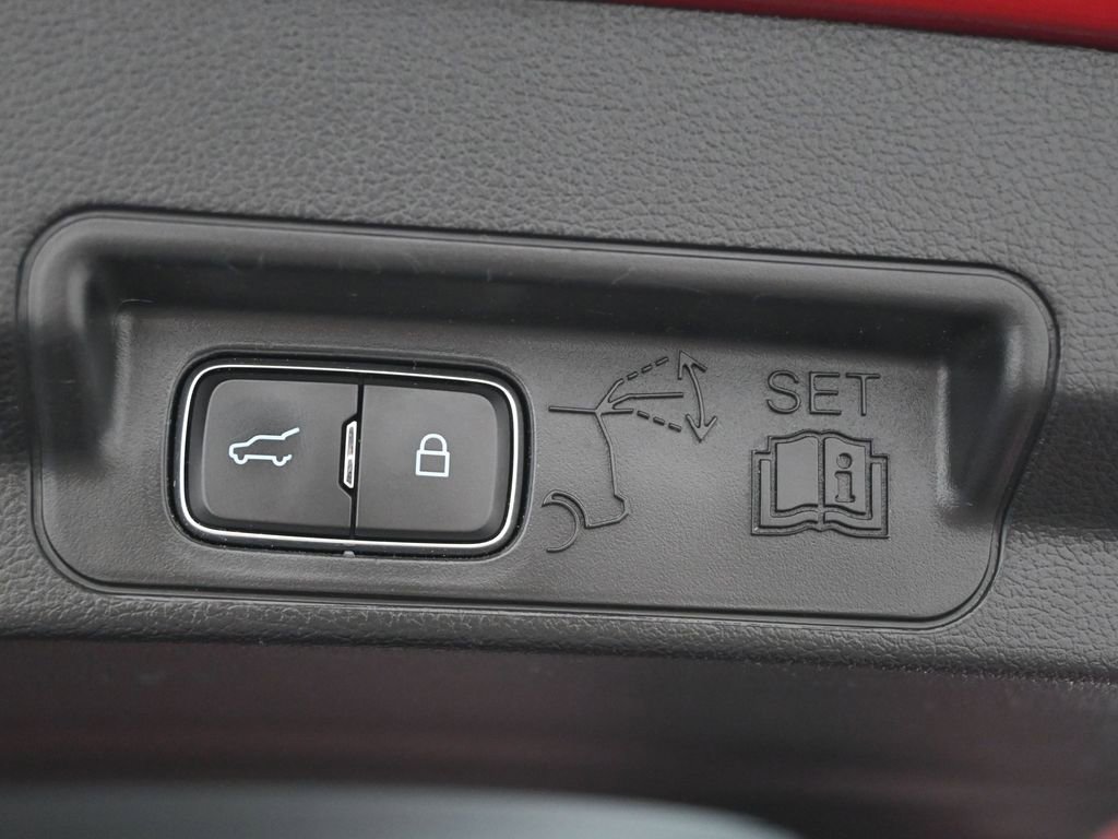 Certified 2020 Ford Explorer XLT w/ Equipment Group 202A image 27