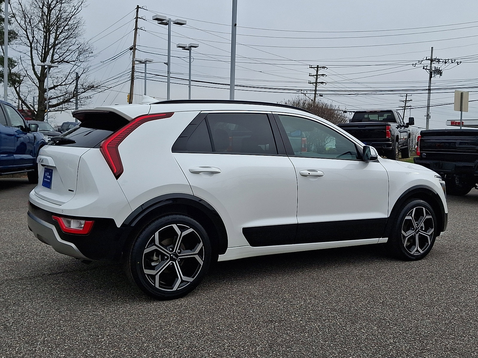 Used 2023 Kia Niro EX Touring image 11