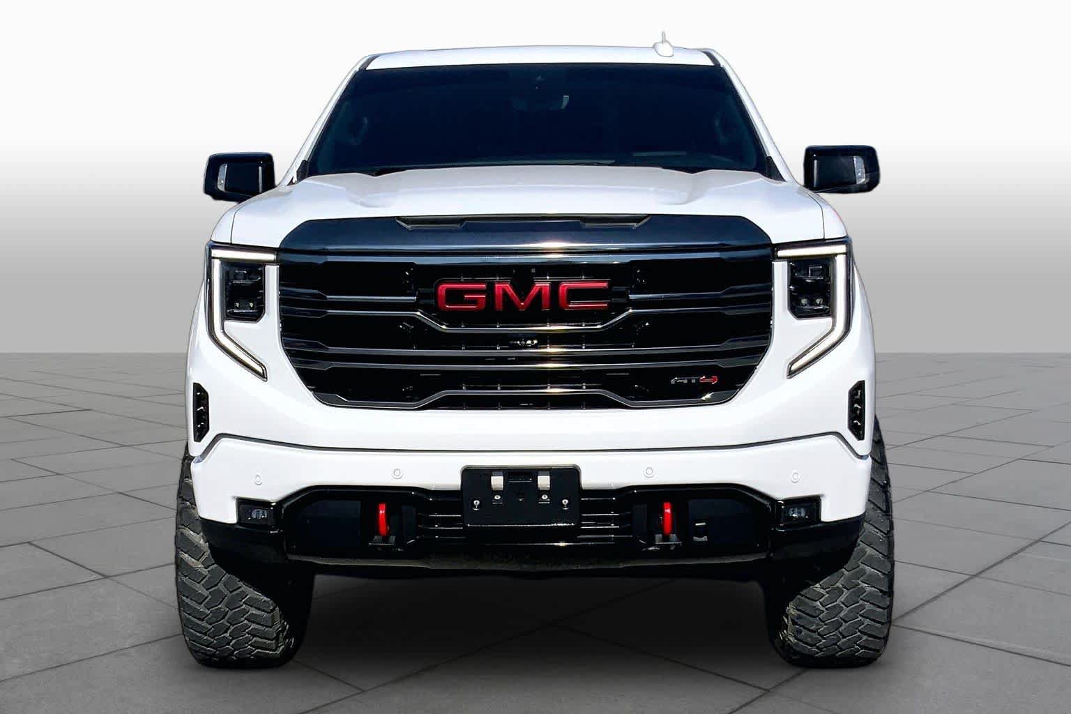 Used 2024 GMC Sierra 1500 AT4 w/ Technology Package AWD/4WD image 4