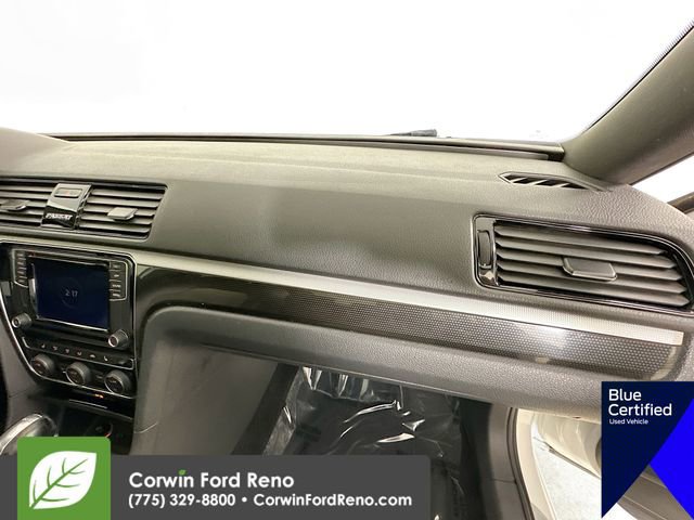 Used 2018 Volkswagen Passat 3.6 FWD image 32