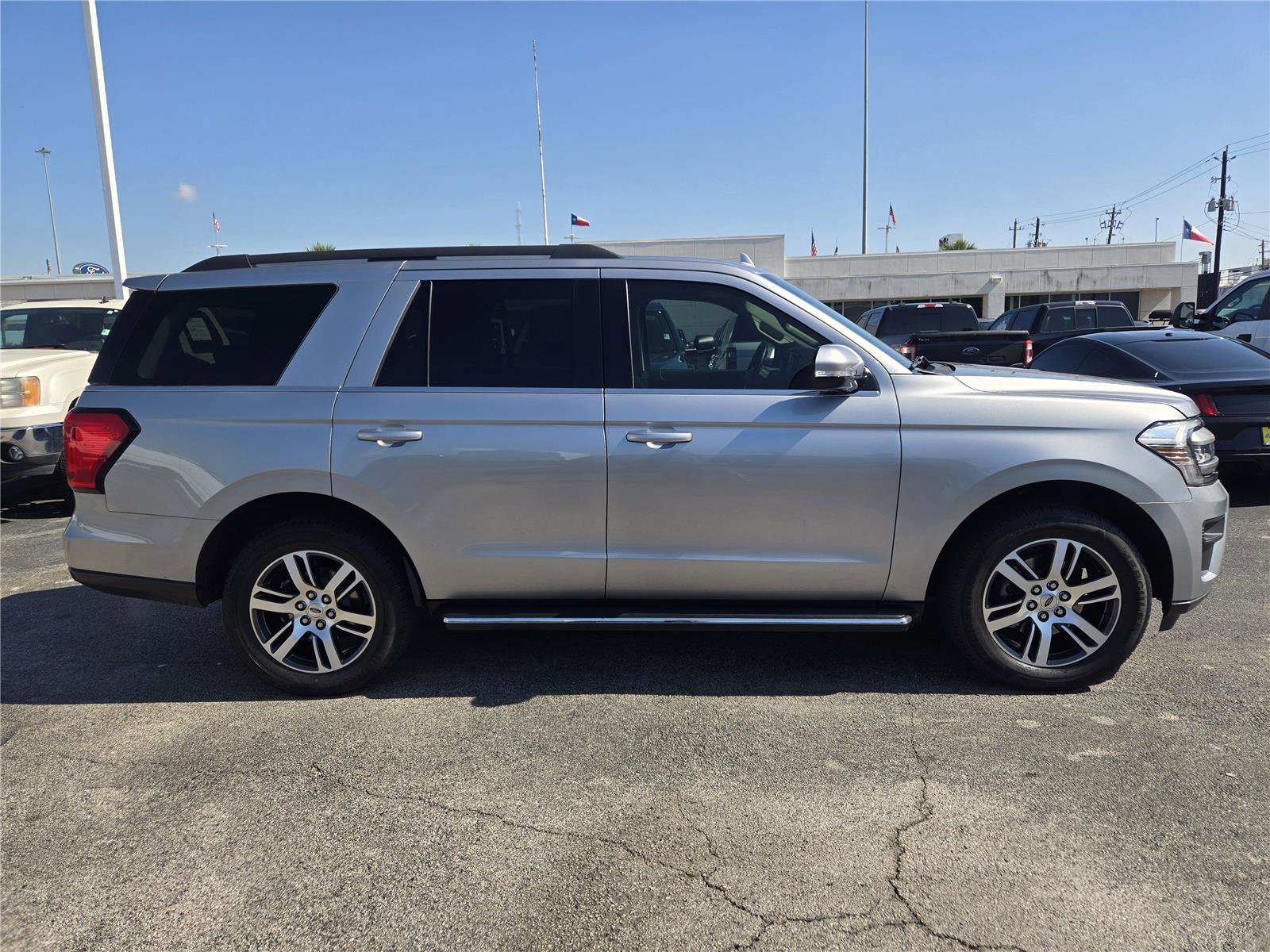 Certified 2022 Ford Expedition XLT RWD image 4