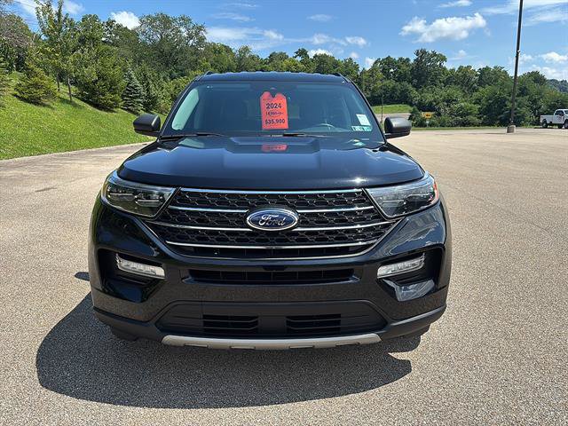 Certified 2024 Ford Explorer XLT w/ Equipment Group 202A AWD/4WD image 7
