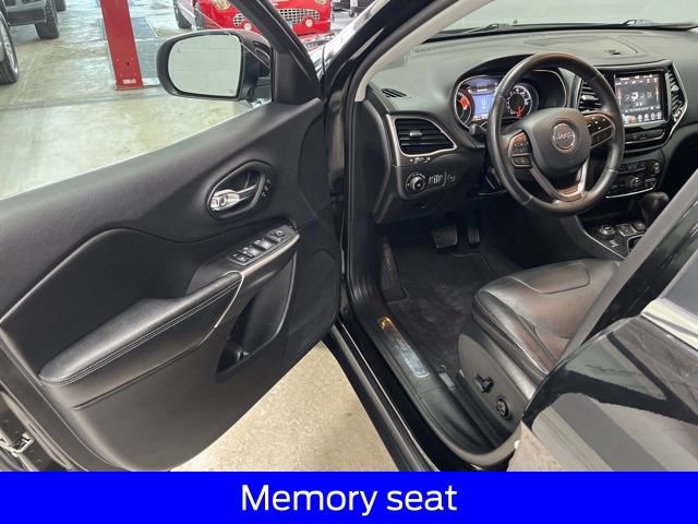 Used 2019 Jeep Cherokee Limited image 16