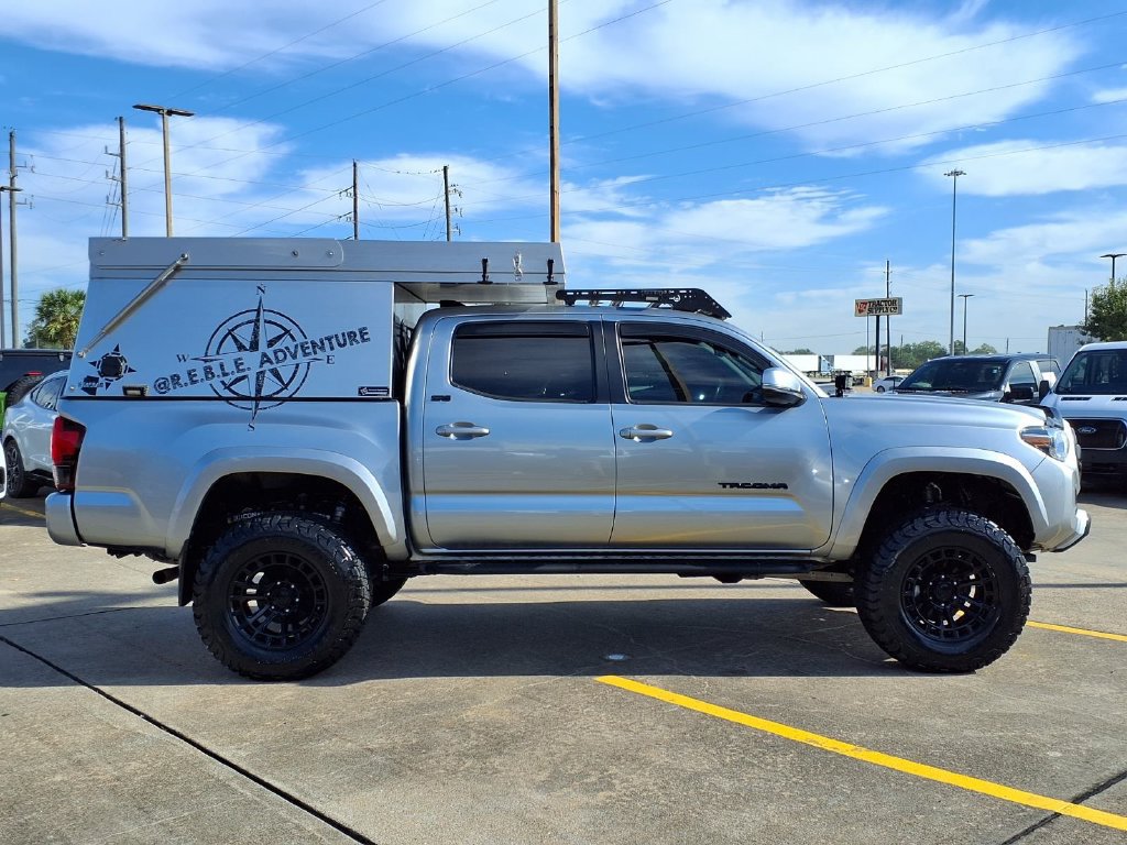 Used 2022 Toyota Tacoma SR5 w/ Technology Package AWD/4WD image 8