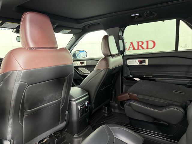 Certified 2023 Ford Explorer Platinum w/ Technology Package AWD/4WD image 14