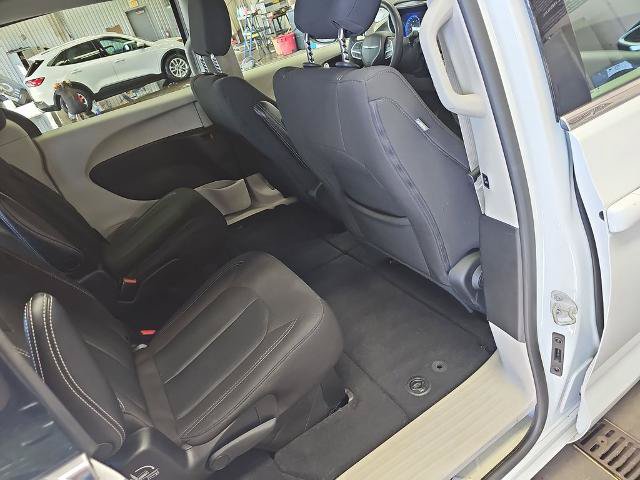 Used 2023 Chrysler Voyager LX FWD image 11