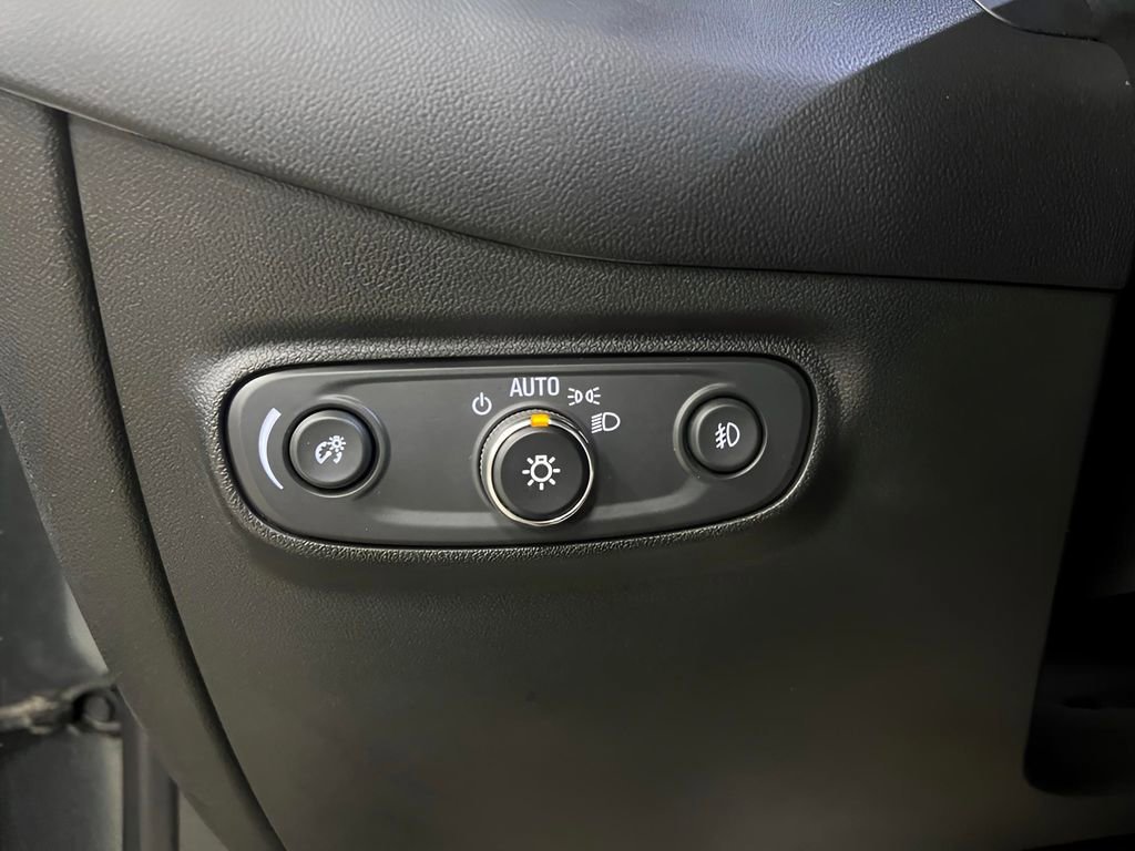 Used 2021 Chevrolet Equinox LT w/ Driver Convenience Package image 21