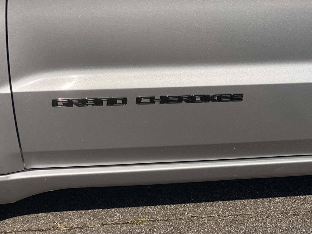 Used 2021 Jeep Grand Cherokee Laredo X RWD image 12