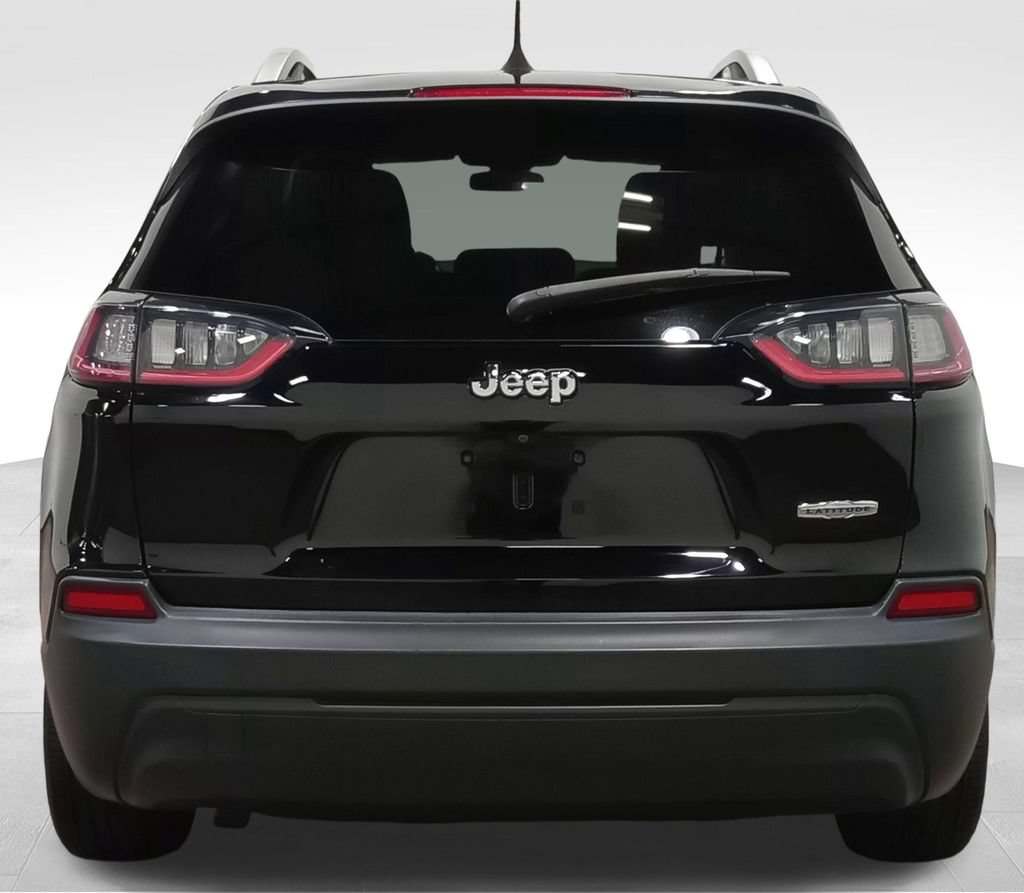 Used 2019 Jeep Cherokee Latitude w/ Cold Weather Group FWD image 4