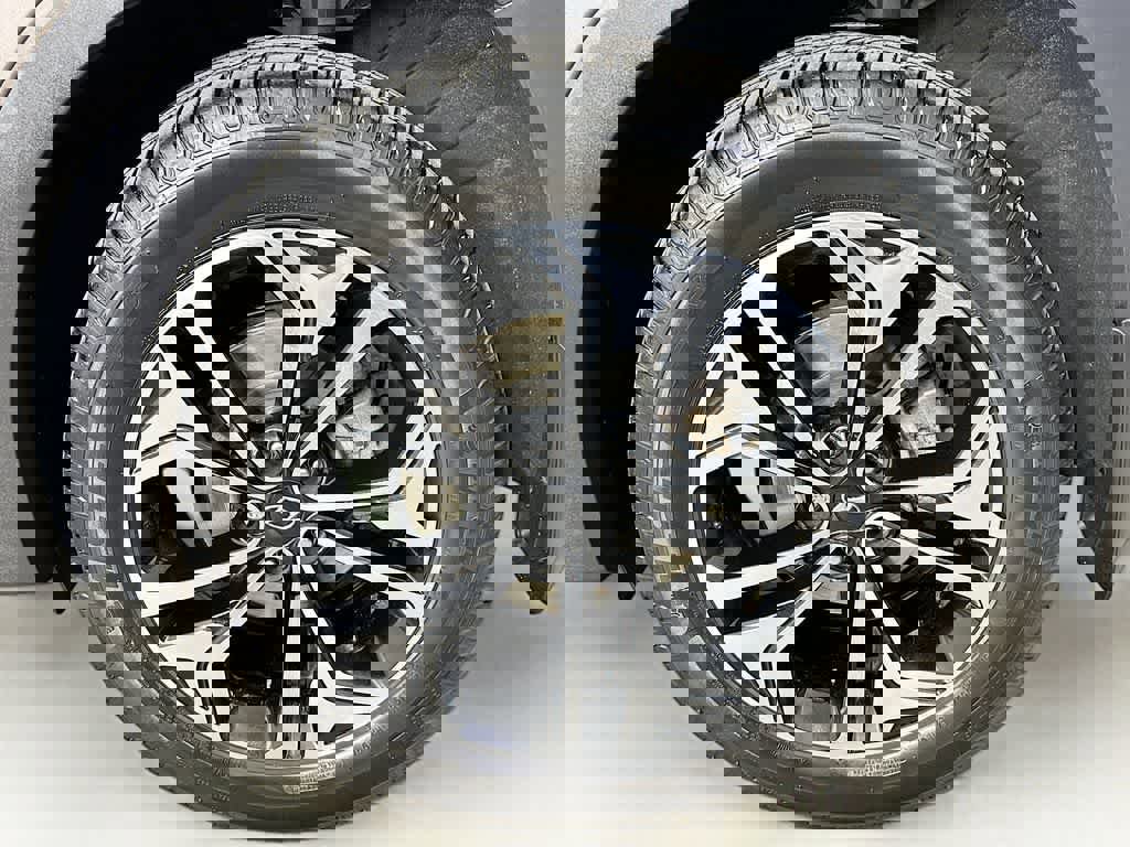 Used 2020 Hyundai Santa Fe Limited image 11