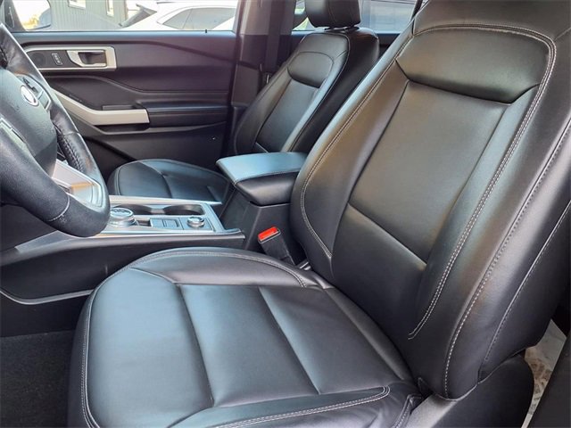 Certified 2022 Ford Explorer XLT w/ Equipment Group 202A image 8