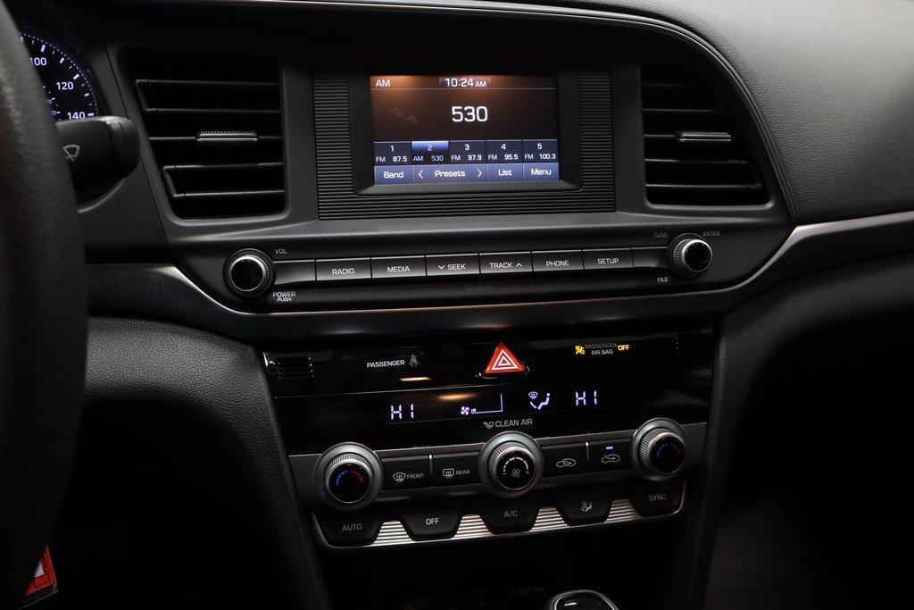 Used 2020 Hyundai Elantra SE w/ Winter Weather Package image 28