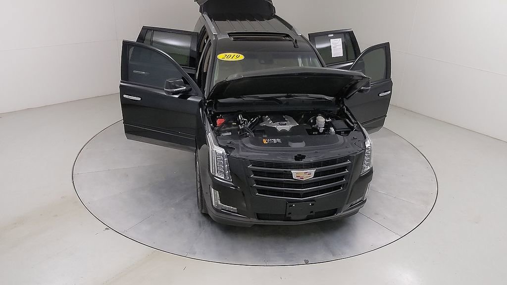 Used 2019 Cadillac Escalade Premium Luxury w/ Escalade Sport Edition AWD/4WD image 48