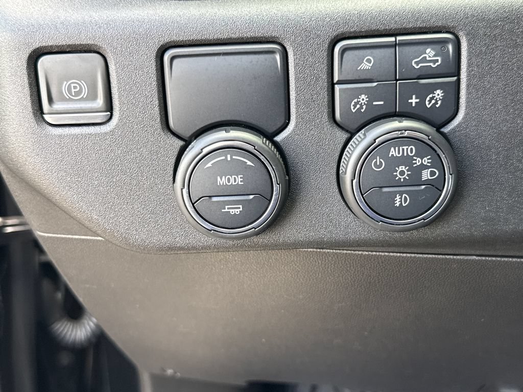 Used 2023 Chevrolet Silverado 1500 LTZ RWD image 14