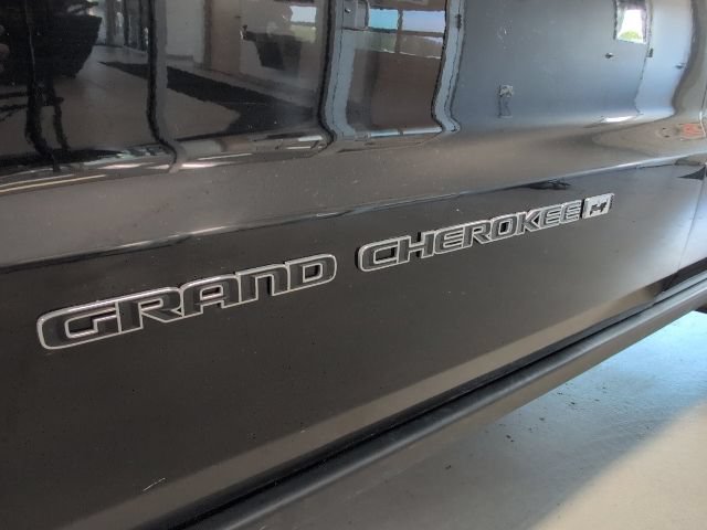 Used 2022 Jeep Grand Cherokee Limited w/ Technology Group AWD/4WD image 10