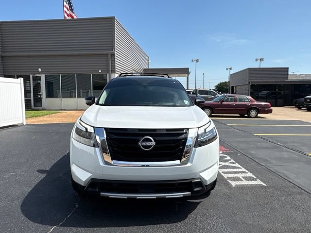 Used 2025 Nissan Pathfinder Platinum FWD image 12