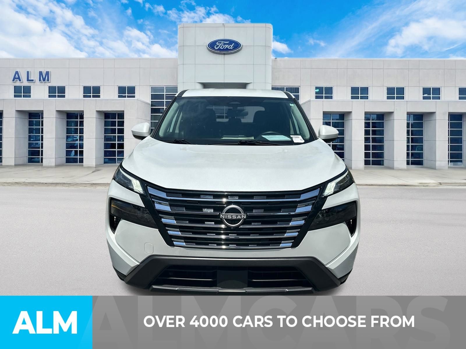 Used 2025 Nissan Rogue SV FWD image 2