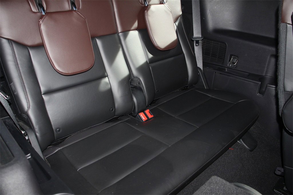 Certified 2022 Ford Explorer Platinum w/ Equipment Group 601A image 27