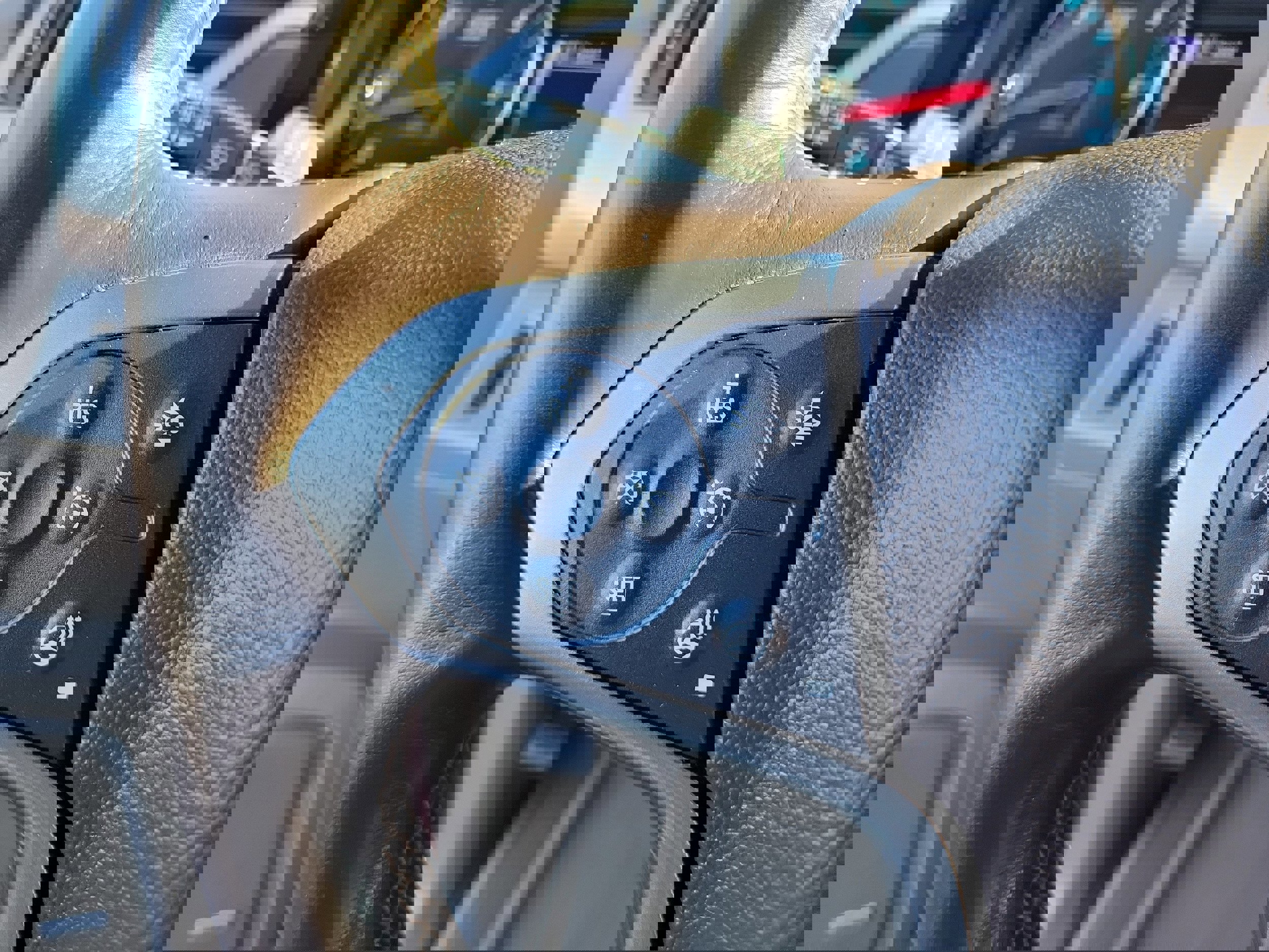 Used 2018 Chevrolet Suburban LT w/ Luxury Package image 28