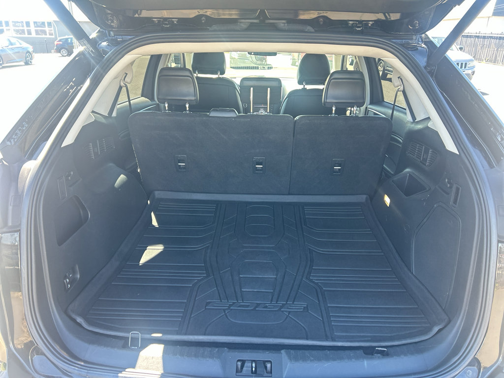 Certified 2018 Ford Edge Titanium w/ Ford Safe & Smart Package AWD/4WD image 33