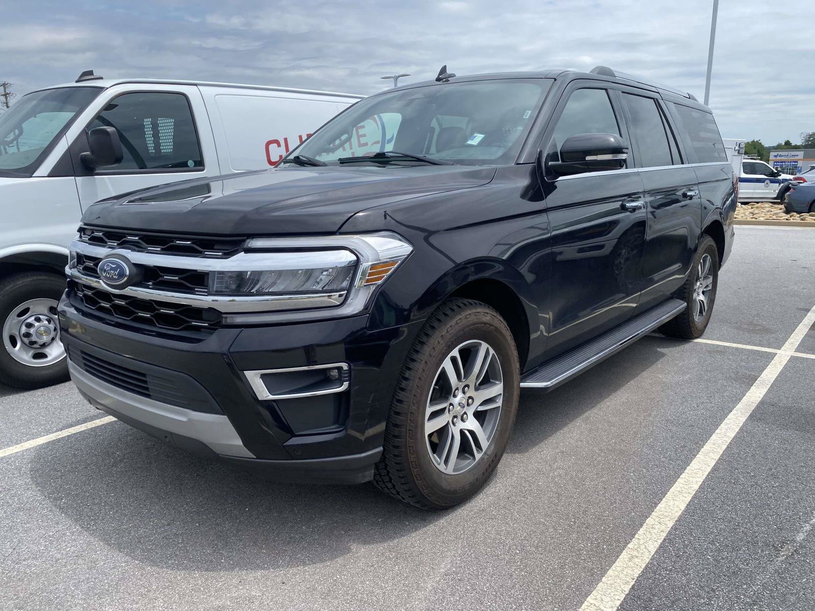 Certified 2022 Ford Expedition Max Limited RWD image 3
