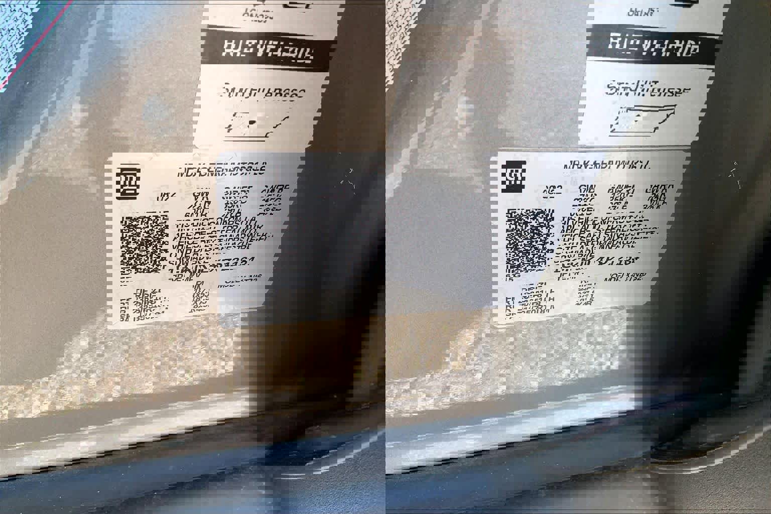 Used 2023 GMC Acadia SLE w/ Driver Convenience Package image 31