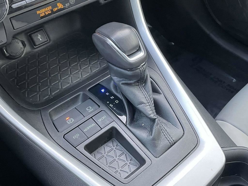 Used 2020 Toyota RAV4 XLE Premium image 30