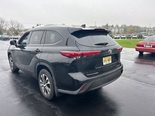 Used 2020 Toyota Highlander XLE AWD/4WD image 6