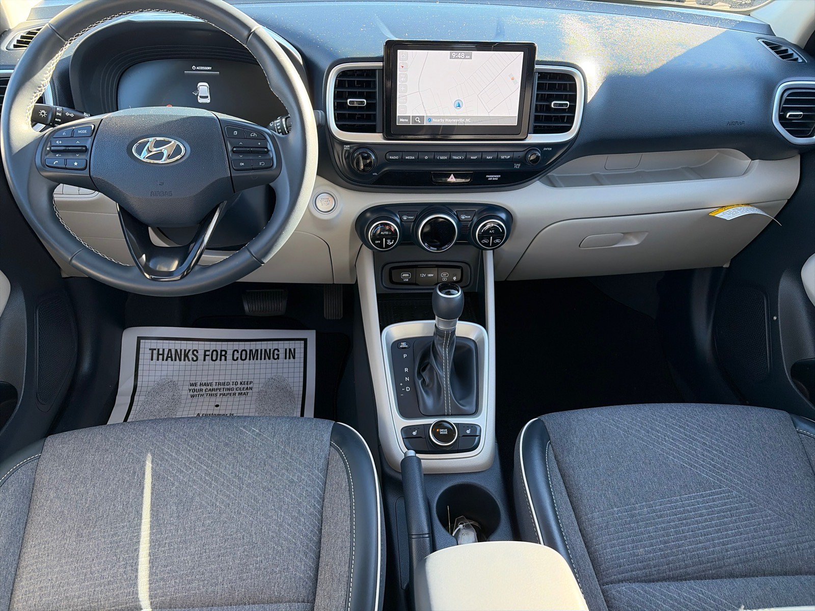 Used 2025 Hyundai Venue Limited FWD image 6