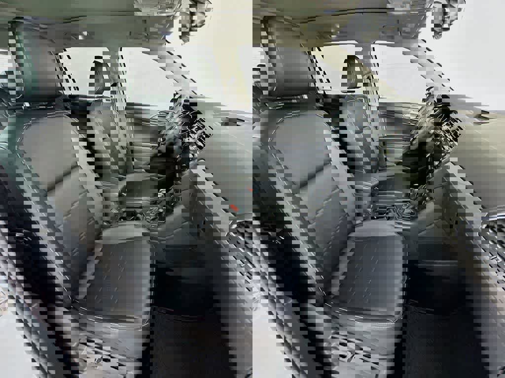 Used 2021 Volkswagen Tiguan SE image 18