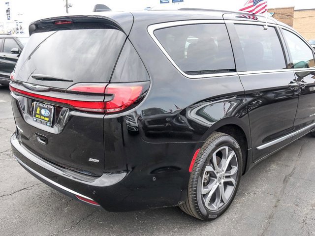 Used 2024 Chrysler Pacifica Pinnacle AWD/4WD image 9