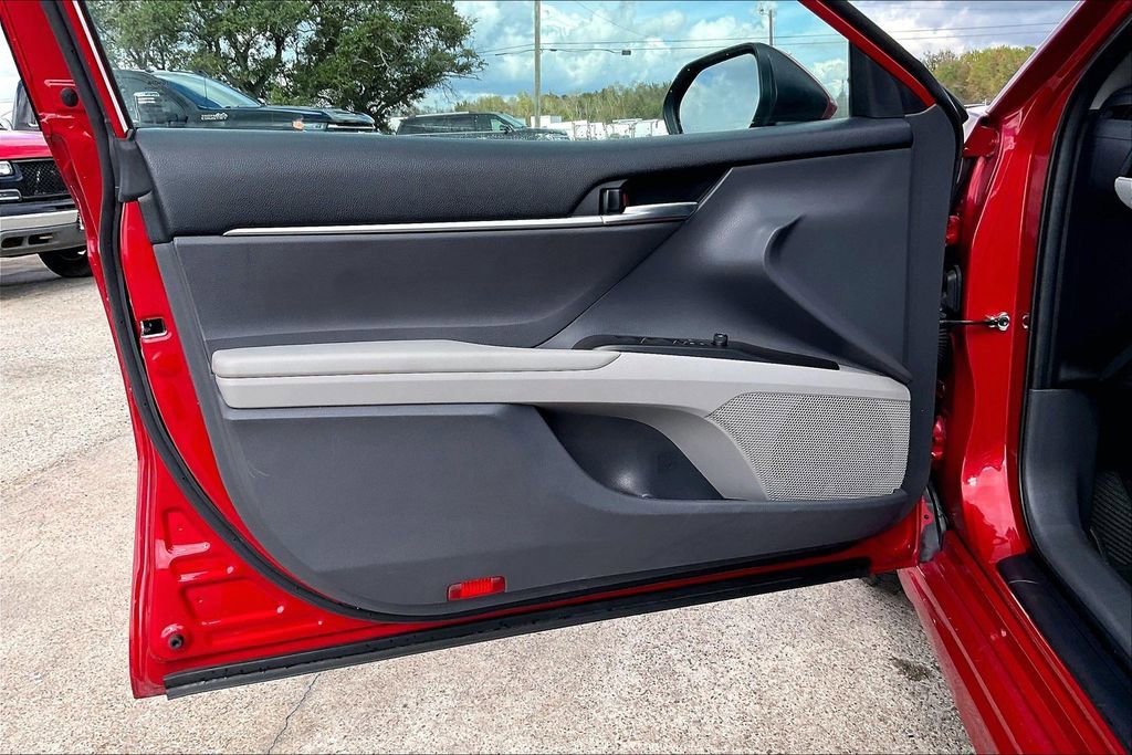 Used 2022 Toyota Camry SE image 17