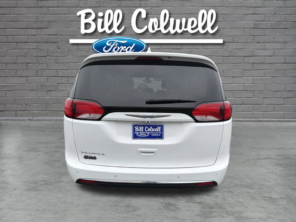Used 2018 Chrysler Pacifica Touring-L w/ Tire & Wheel Group FWD image 6