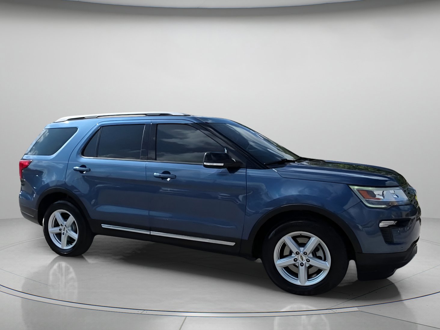 Certified 2018 Ford Explorer XLT w/ Equipment Group 202A image 31