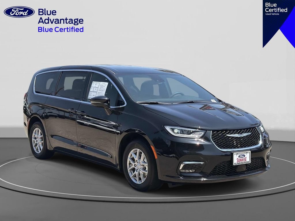 Used 2026 Chrysler Pacifica Select FWD image 4