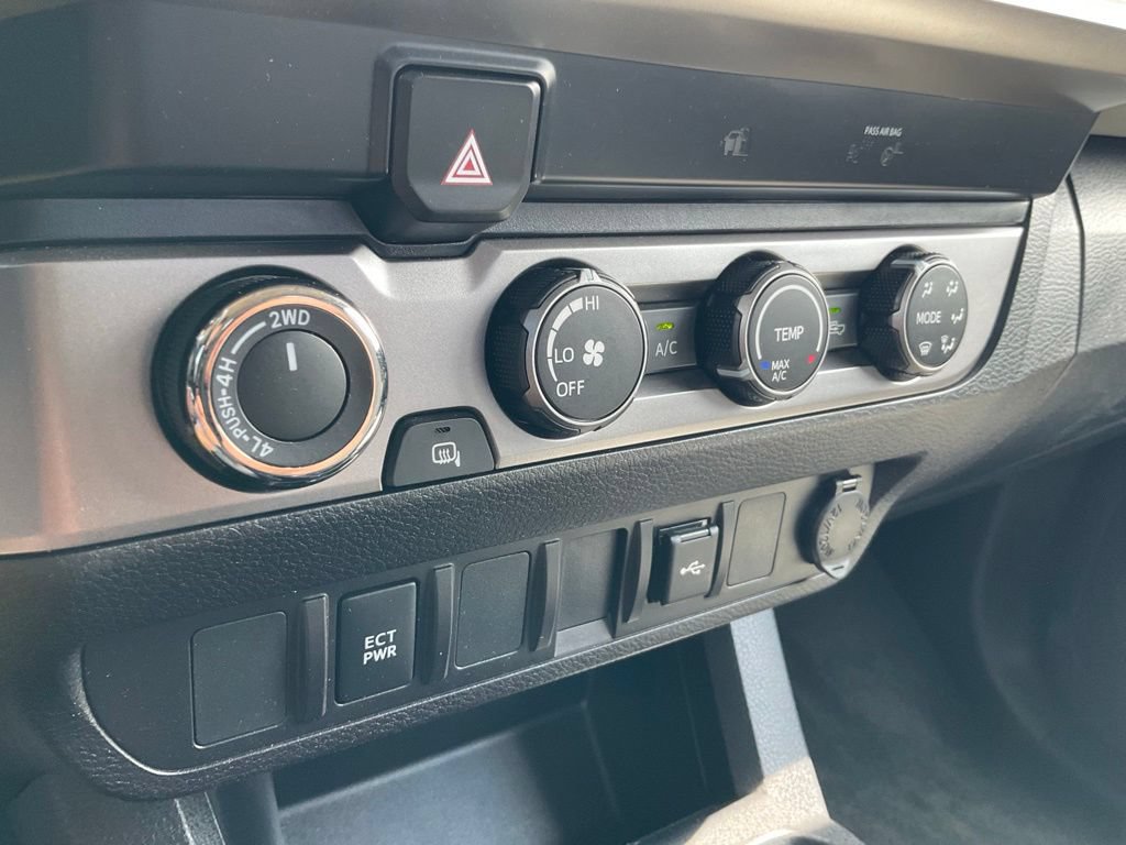 Used 2022 Toyota Tacoma SR5 AWD/4WD image 9