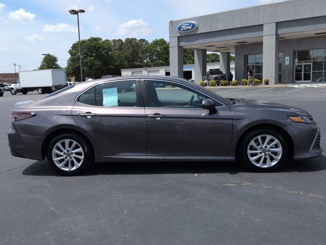 Used 2024 Toyota Camry LE FWD image 3