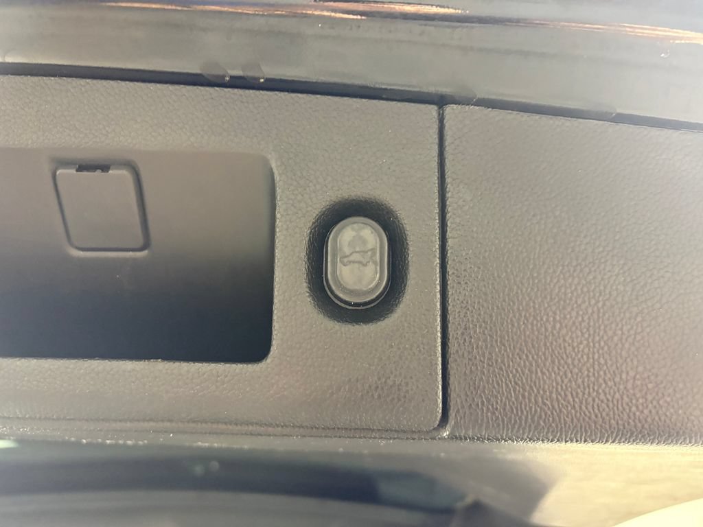 Used 2020 Cadillac Escalade Luxury AWD/4WD image 33