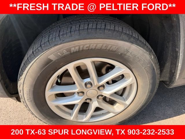 Used 2024 Jeep Grand Cherokee L Laredo RWD image 4
