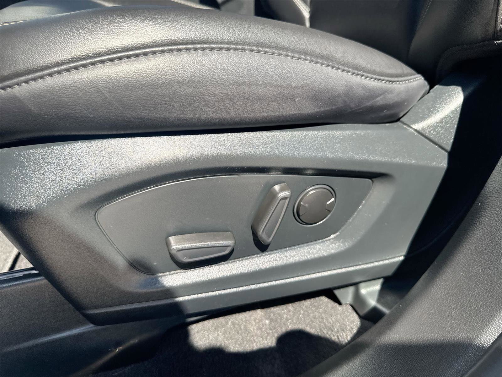 Certified 2024 Ford Explorer XLT w/ Equipment Group 202A image 15