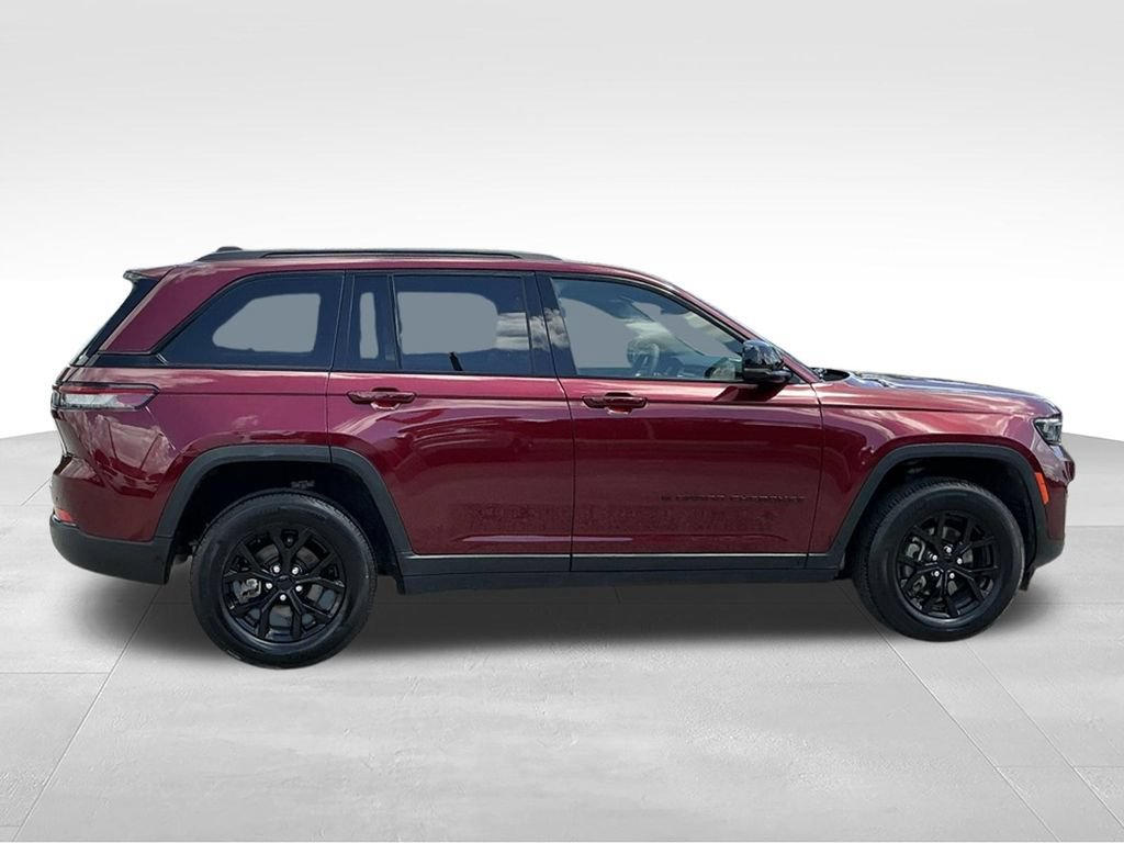 Used 2024 Jeep Grand Cherokee Altitude AWD/4WD image 9