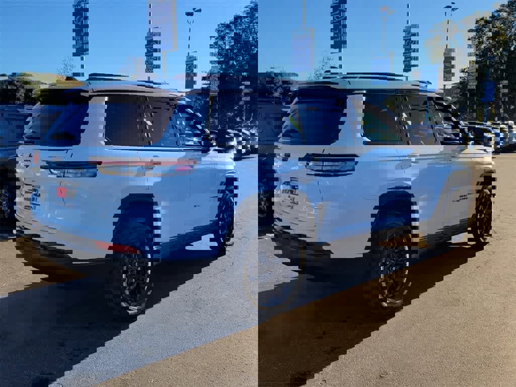 Used 2024 Jeep Grand Cherokee L Altitude image 7