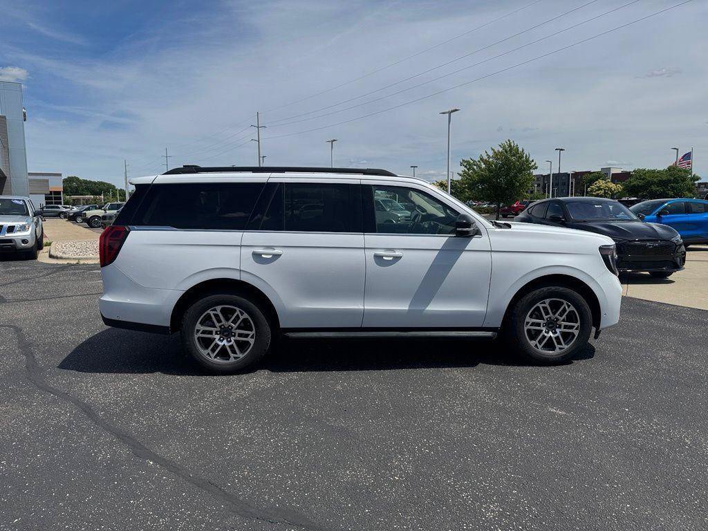 Certified 2025 Ford Expedition Active AWD/4WD image 2
