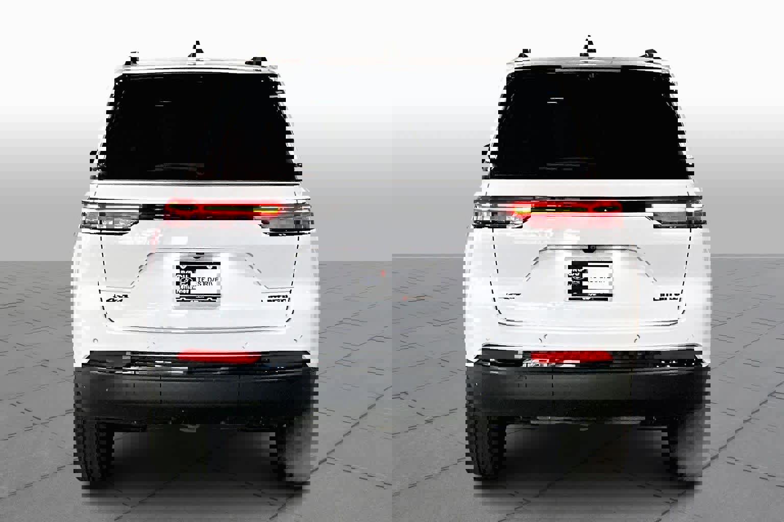 Used 2023 Jeep Grand Cherokee Limited w/ Luxury Tech Group II image 5