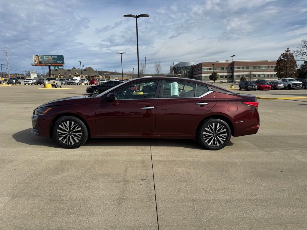 Used 2025 Nissan Altima 2.5 SV image 5