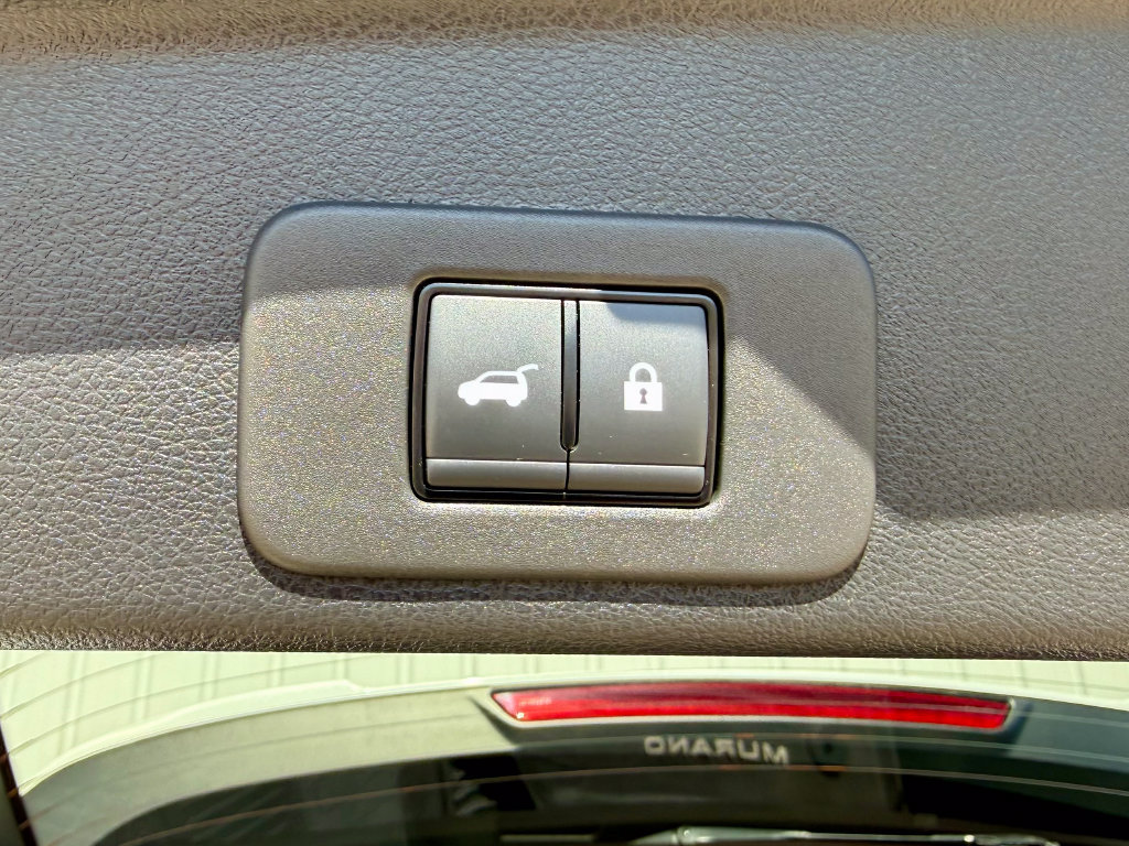 Used 2025 Nissan Murano SV AWD/4WD image 20