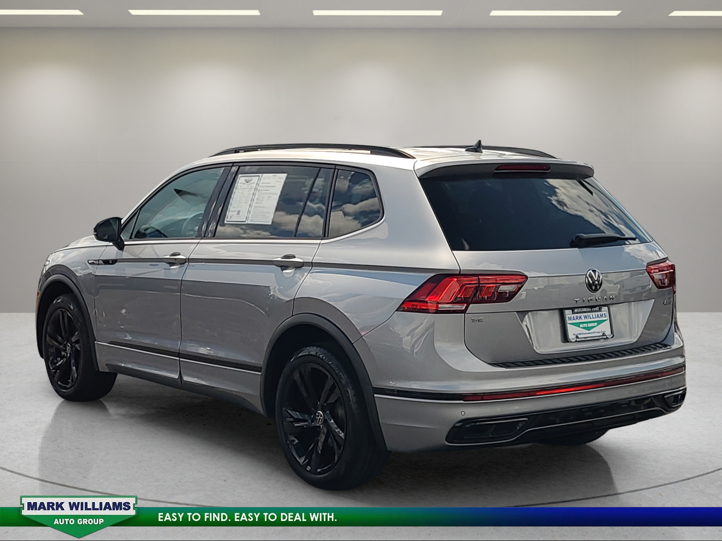 Used 2023 Volkswagen Tiguan SE R-Line AWD/4WD image 6
