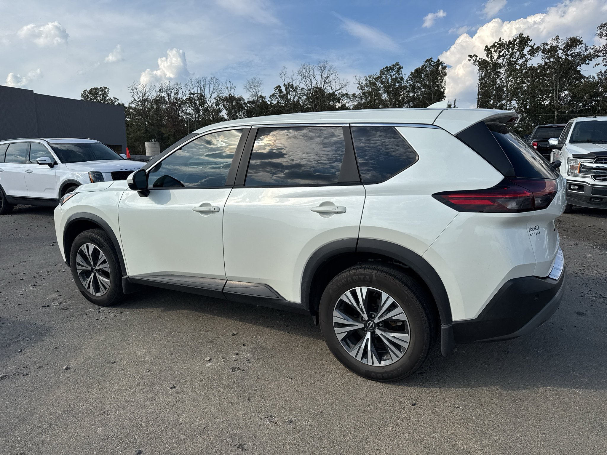 Used 2023 Nissan Rogue SV FWD image 9
